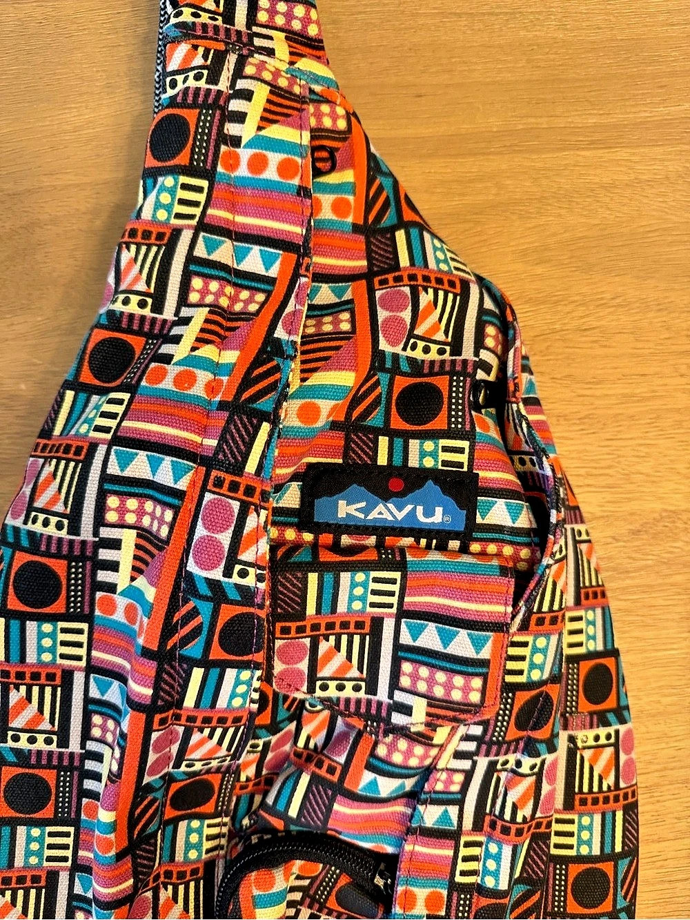 KAVU Rope Sling Bag Colorful Geometric Pattern - Picture 3 of 6